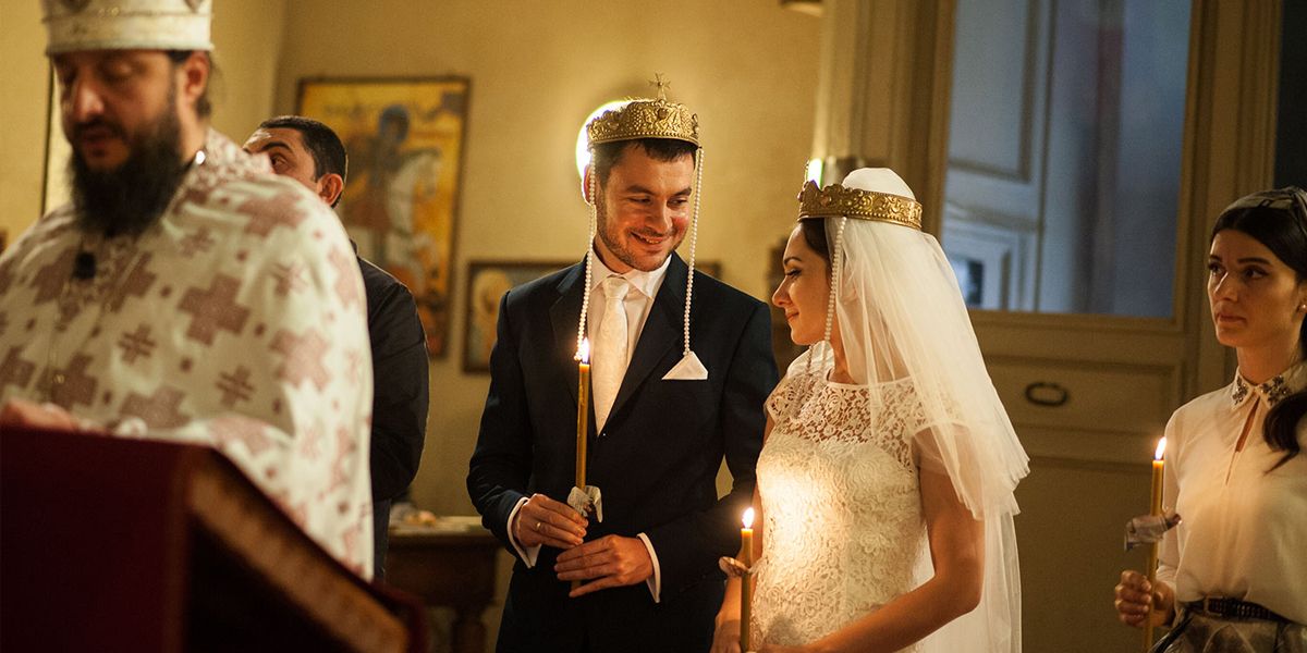 IL RITO DEL MATRIMONIO ORTODOSSO: CORONE E REGALITA' PER GLI SPOSI