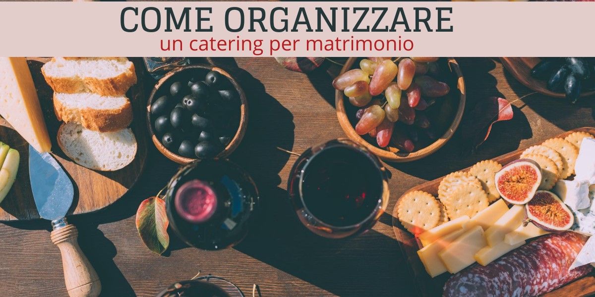 Tavola imbandita di un servizio di catering