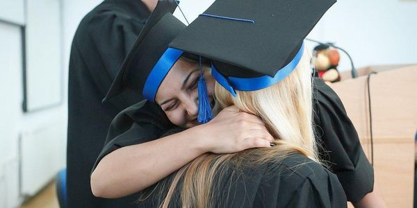 COSA REGALARE ALLA MIA MIGLIORE AMICA PER LA SUA LAUREA??