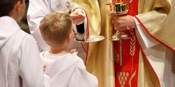 L’IMPORTANZA DELLA PRIMA COMUNIONE PER LA SUA CRESCITA SPIRITUALE