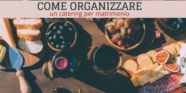 Tavola imbandita di un servizio di catering