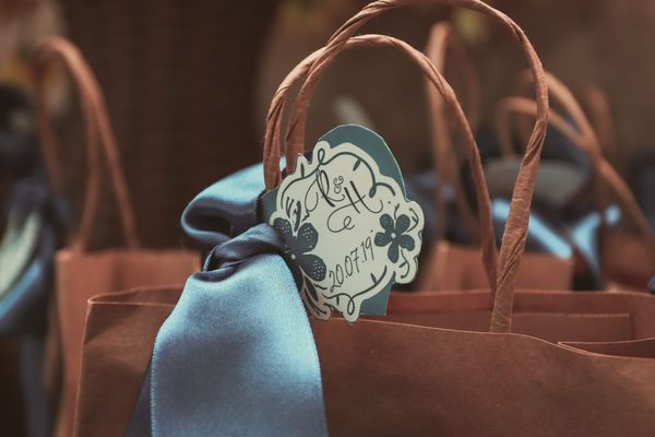 Le wedding bags e i 9 oggetti must per stupire gli invitati